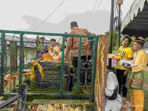 Tiang Bukan Sembarang Tiang, Tiang Sangga Buana Namanya