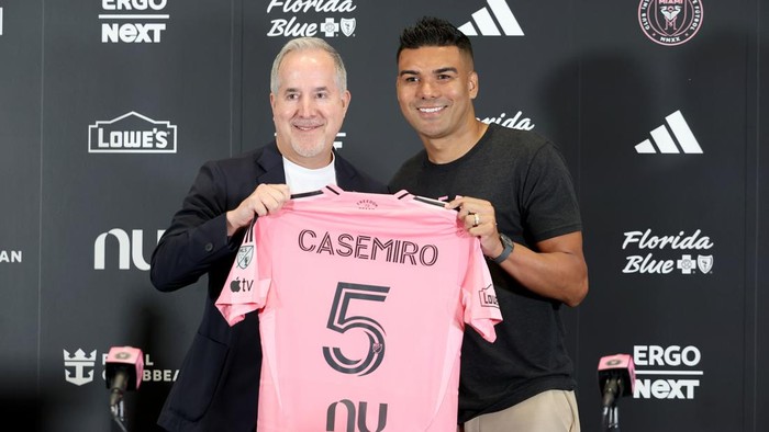 MIAMI, FLORIDA  JULY 30: Jorge Mas, managing owner of Inter Miami CF, and Casemiro #5 of Inter Miami CF pose while holding an Inter Miami CF jersey during Casemiros unveiling press conference at Nu Stadium on July 30, 2026, in Miami, Florida. (Photo