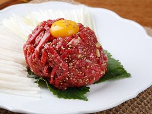 5 Hidangan Daging Mentah Terenak di Dunia, Yukhoe Jadi Juara!