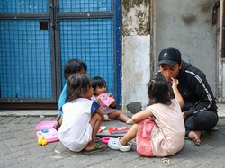 Terungkap Fakta di Balik Viral Anak Surabaya Dibawa Ayah Diajak Ngemis