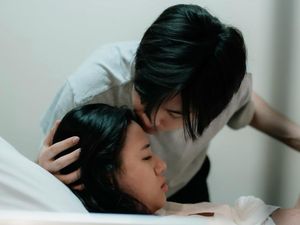 Momen Haru Shenina Jalani Persalinan, Angga Tak Lepas Dekapan