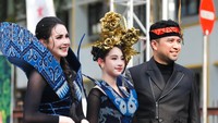 Potret Arumi Bachsin di JFC 2026, Kompak Tampil Bak Princess Dengan Putrinya
