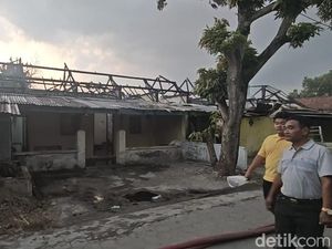 12 Rumah Asrama Polisi Panularan Solo Terbakar