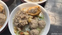 Viral! Antre 2 Jam dari Sebelum Buka Demi Cicip Bakso Bang Udin