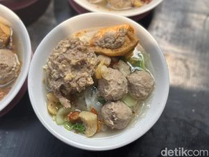 Viral! Antre 2 Jam dari Sebelum Buka Demi Cicip Bakso Bang Udin