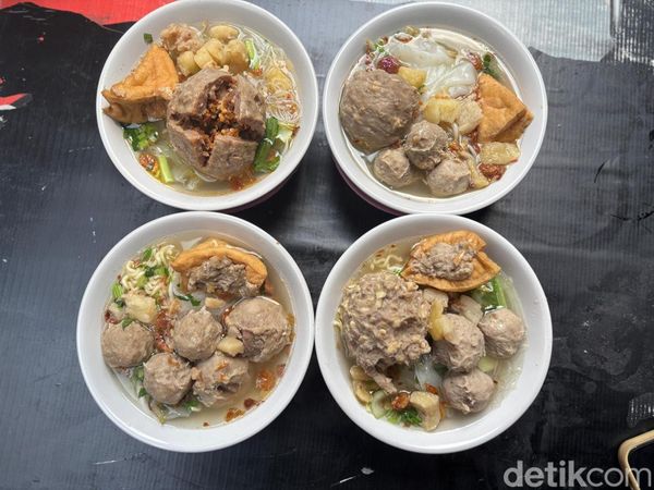 Viral! Bakso Bang Udin Diantre 2 Jam Sebelum Buka, Ada Varian Saikoro