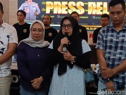 Tangis Ibu Nadya Warnai Rilis Kasus Pembunuhan Mahasiswi Unram
