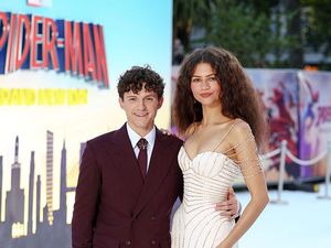 Nikahan Tom Holland-Zendaya: Pedesaan Inggris dan Pamer Cincin