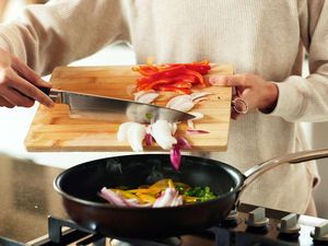 Duh! Gegara Uang Belanja Sedikit, Istri Ini Mogok Masak untuk Suami