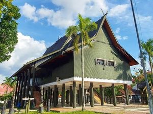 Luasnya Huma Betang, Rumah Adat yang Bisa Memuat Lebih dari 100 Orang