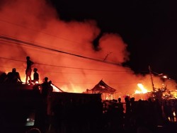 Rumah Terbakar di Makassar Bertambah Jadi 56 Unit, 235 Jiwa Terdampak-1 Luka