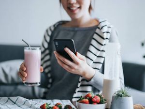 Kerja di Rumah? Berikut Ide Smoothie yang Bisa Dicoba untuk Mood Booster
