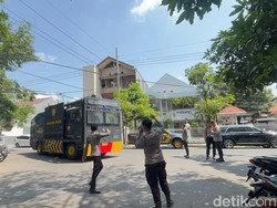 Markas DC di Surabaya Dijaga Aparat Jelang Aksi Massa Pesilat