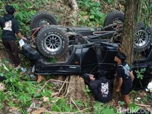Feroza Masuk Jurang di Pekalongan, Seorang Balita Tewas