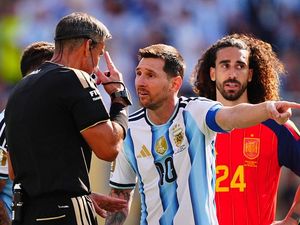 Wasit Final Piala Dunia Sebut Messi Sportif di Lapangan