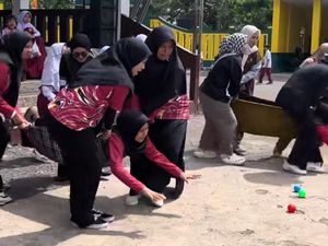 15 Lomba Agustusan yang Lucu, Kocak, dan Bikin Ngakak!