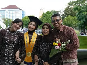 Kisah Marsya, Anak Penjual Tenongan yang Lulus Undip dengan Beasiswa KIP-K