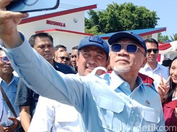 Warga Curhat ke Zulhas, Pantai Ekas Buana Dipenuhi Sampah
