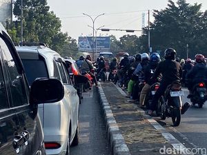 Ego Pengendara di Jalan Ibrahim Adjie, Menantang Maut Demi Curi Jalur
