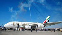 Air Tiba-tiba Mengucur dari Langit-langit Pesawat Emirates, Penumpang Panik