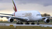 Untuk Pertama Kalinya, Pesawat Raksasa Airbus A380 Mendarat di Soetta
