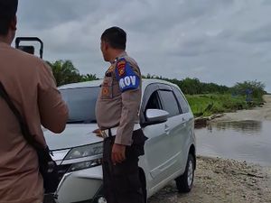 Video: Bocah SD Meninggal Seusai Mobil Terjebak Banjir di Rokan Hulu
