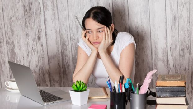 Sering Menghindari Masalah Ternyata Berbahaya, Simak Beragam Faktanya/Foto: Freepik.com/Kamraaydinov Kenapa Kita Suka Lari dari Masalah? Kenalan dengan 'Avoidance Coping' yang Nggak Kamu Sadari/Foto: Freepik.com/Kamraaydinov