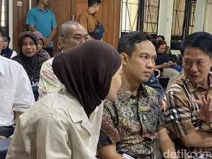 Eks Bupati Cilacap Syamsul Auliya Jalani Sidang Perdana Korupsi