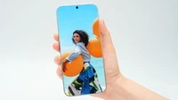 Tecno Pamerkan HP dengan Layar Penuh Tanpa Bezel