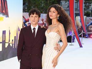 Tom Holland Pamer Cincin Kawin Emas Usai Nikahi Zendaya