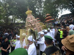 Tradisi Yaa Qawiyyu Kembali Digelar, 6,5 Ton Apem Dibagikan di Klaten