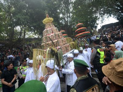 Tradisi Yaa Qawiyyu Kembali Digelar, 6,5 Ton Apem Dibagikan di Klaten