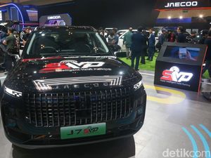 Wujud JAECOO J7 yang Bisa Parkir Tanpa Sopir