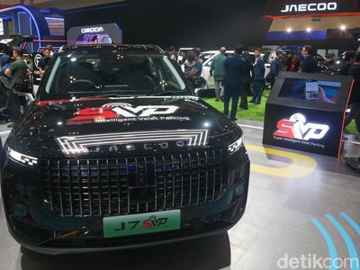 Wujud JAECOO J7 yang Bisa Parkir Tanpa Sopir