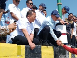 Zulhas Puji Fasilitas KNMP di Lombok Timur, Ada Pabrik Es hingga Kafe