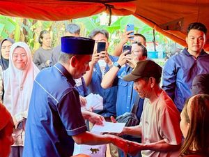 Rudianto Lallo Beri Bantuan Korban Kebakaran Tallo Makassar Rp 1 Juta Per KK