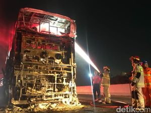 Video: Kronologi Bus Gunung Harta Ludes Terbakar di Tol Nganjuk