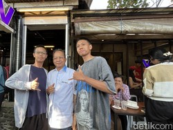 Tumpek Krulut, Koster Kembali Traktir Kopi-Babi Guling untuk Warga Bali