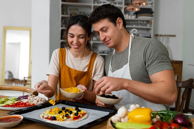 Ada banyak aktivitas sederhana yang bisa dilakukan pasangan untuk membangun kerja sama, mempererat komunikasi, sekaligus menciptakan quality time yang terasa lebih natural.