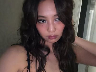 Gaya Jennie BLACKPINK Pakai Gaun Lingerie di Konser Tame Impala Jadi Sorotan