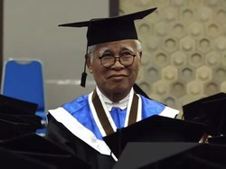 Usia 73 Tahun JLM Siahaan Raih Gelar Doktor Undip, Demi Perkuat Kajian Sejarah Toba