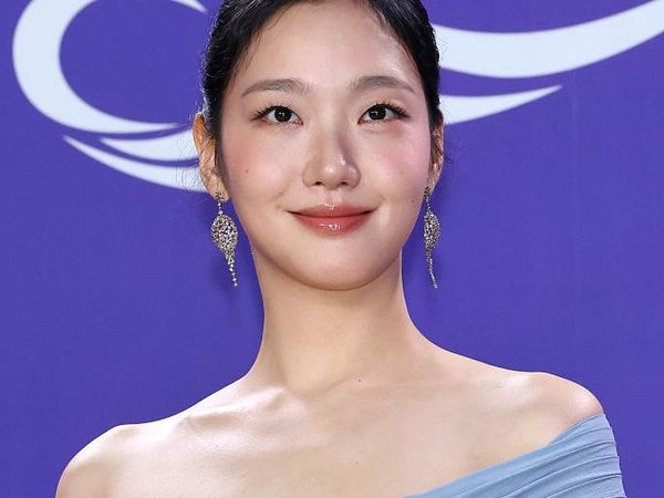 Adu Gaya Aktris di Blue Dragon Series Awards, Kim Go Eun Menang Daesang