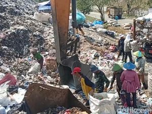 Kisah Gunawan, Bertaruh Nyawa Demi Rp 30 Ribu di TPA Pecuk Indramayu