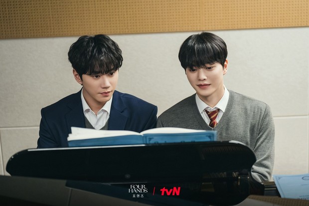 Potret Lee Jun Young dan Song Kang dalam drama 'Four Hands Two Sonatas'/ Foto: instagram.com/tvn_drama Potret Lee Jun Young dan Song Kang dalam drama 'Four Hands Two Sonatas'.