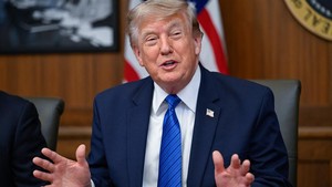 Trump Sesumbar soal Hormuz, Parlemen Iran Ejek Sembunyi di Truk Makanan