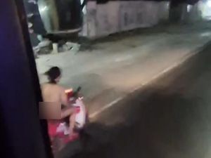 Terungkap! Ini Sosok Pria Bugil Naik Motor di Jalan Lamongan-Babat
