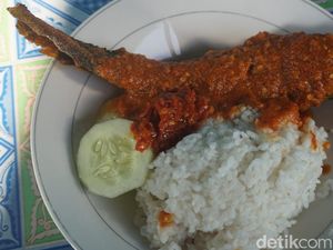 Lezatnya Lele Bumbu Rujak Bu Jujuk, Warung Legend di Tambakberas Jombang