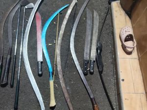 Polisi Tangkap 13 Remaja Tawuran di Depok, Sajam hingga Stik Golf Disita