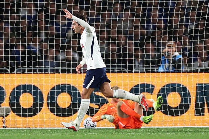 SYDNEY, AUSTRALIA - AUGUST 01: Sandro Tonali of Hotspur celebrates kicking a goal during the Sydney Super Cup match between Chelsea FC and Tottenham at Accor Stadium on August 01, 2026 in Sydney, Australia. (Photo by Cameron Spencer/Getty Images)