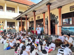 Tumpek Krulut di SDN 1 Banjarangkan, Siswa Diajak Maknai Kasih Sayang